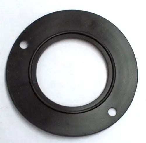 Schwarze Dichtung mit kreisförmigem Loch und zwei seitlichen Befestigungsöffnungen, kompatibel mit Daikin Produkten.